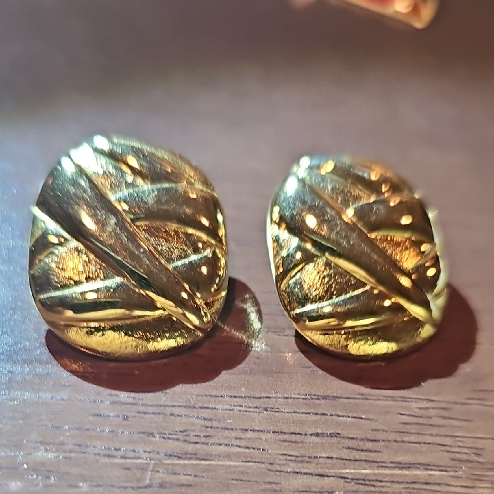 Gold Leaf Design Earrings